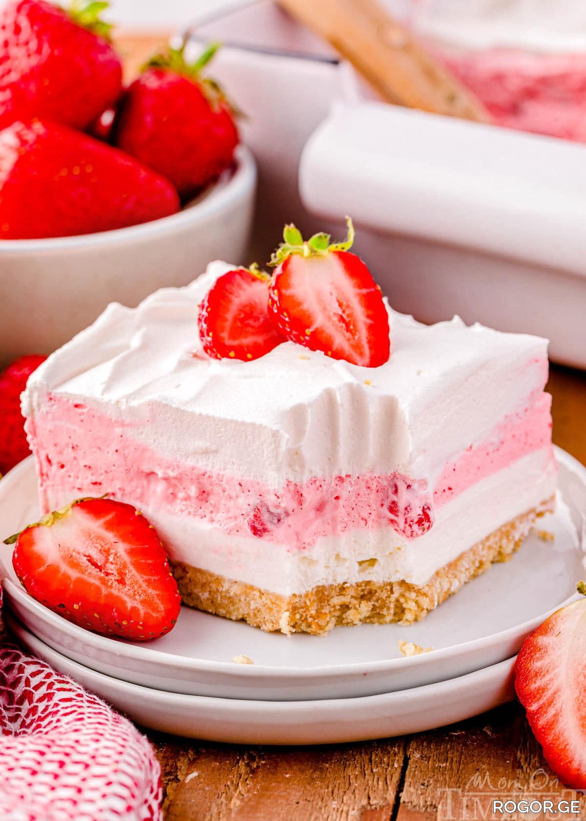 strawberry-dessert-lasagna-1784622660.jpg