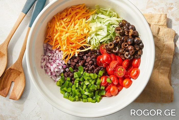 crispy-pasta-salad-tr26-283442-md-p2-06-16-2b-1784715603.jpg