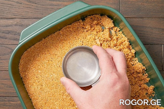apple-pie-lasagna-ft26-283979-jr-0825-1-1789462424.jpg